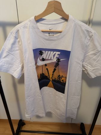 Nike t-shirt 