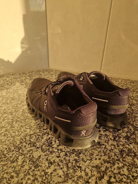 Scarpe da donna: On-Schuhe Gr.37.5 – Usato da Schlieren venduto da sinjadecrom