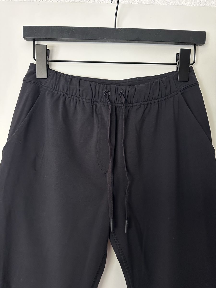 Lululemon Pantaloni: womens lululemon casual pant size 2/eu34 – Usato da bözberg venduto da amy_7wz8 2
