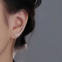 Funkelnde versilberte Ohr Climber -  mit Strass Steine