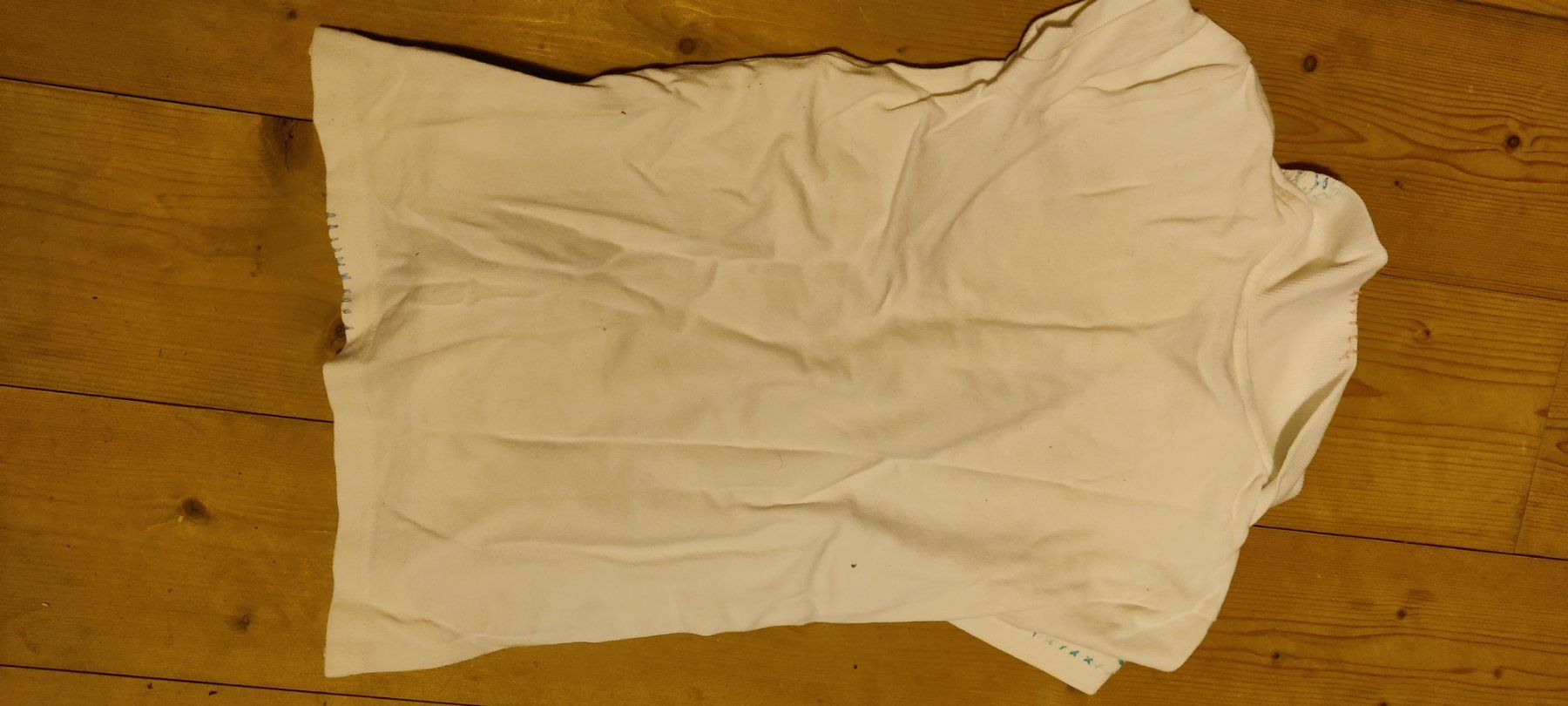 Ralph Lauren Blusen, T-Shirts & Tops: Polo Maedchenpoloshirt Gr.7j mit einem flecke – Gebraucht aus Ostermundigen von Louhdezd 1