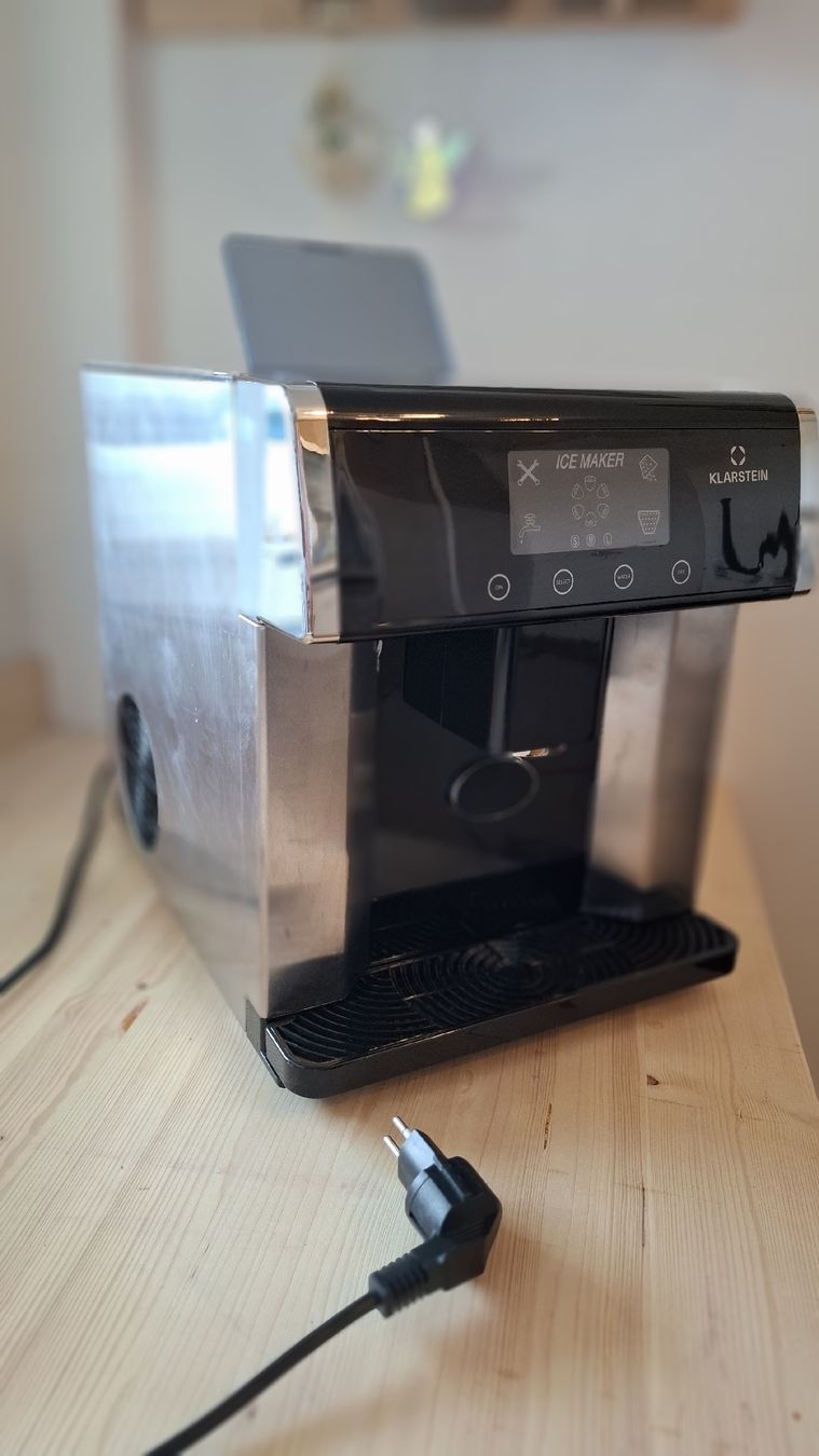 Küchengeräte: Klarstein Eiswürfelmaschine  – Gebraucht aus Zug von NiklasH.