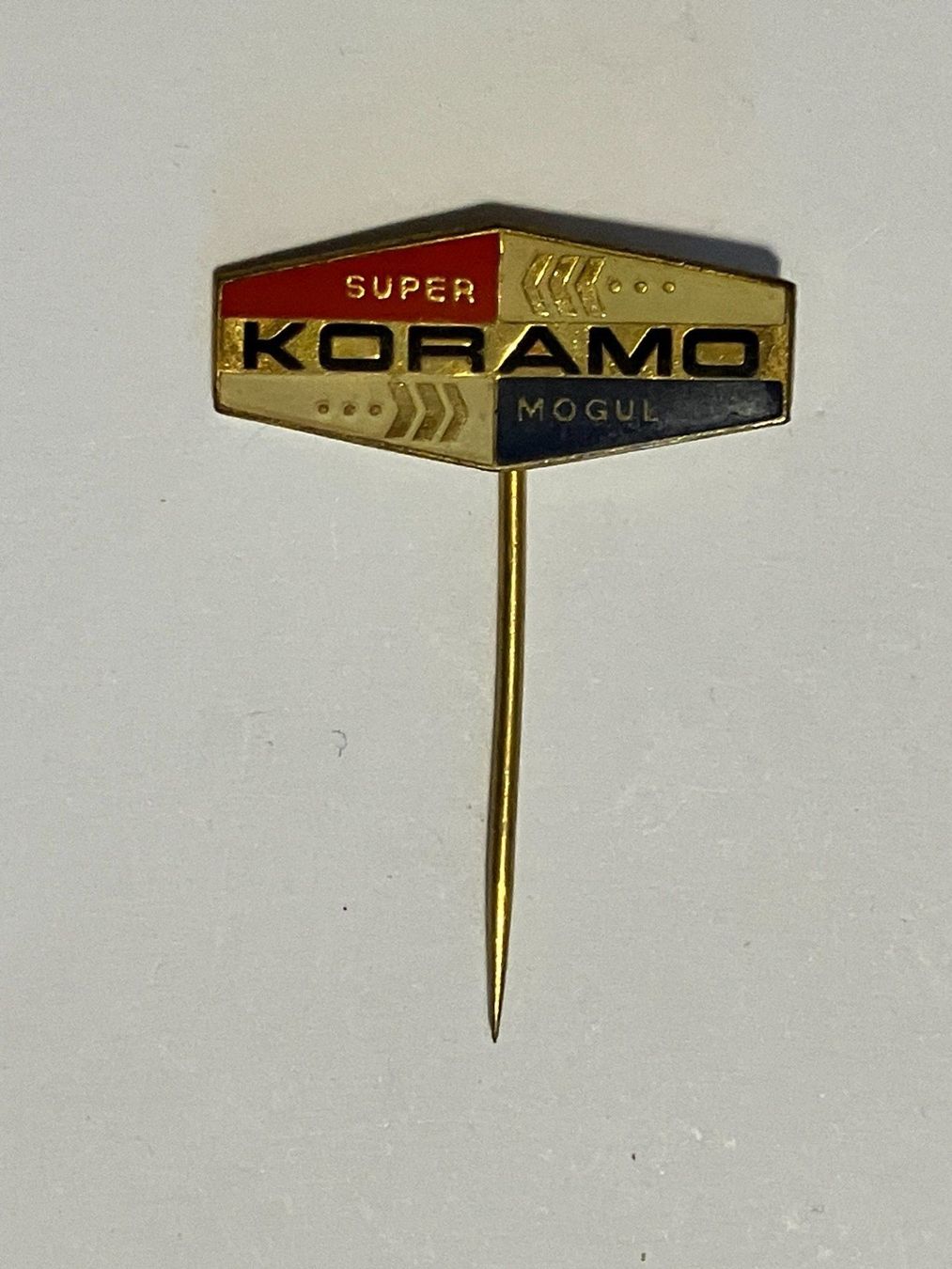Placchette & Badge: 1 Anstecknadel Super Koramo Mogul – Usato da Basel venduto da djwwpp