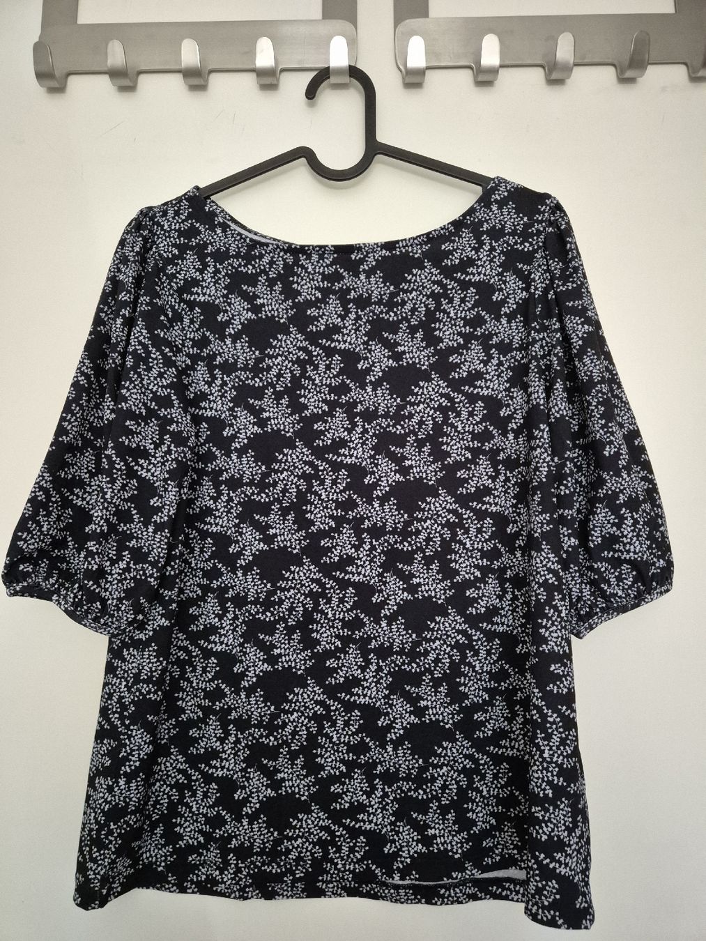 T-shirt: Chicoree Shirt – Nuovo (secondo la descrizione) da Aesch BL venduto da sar_j59l