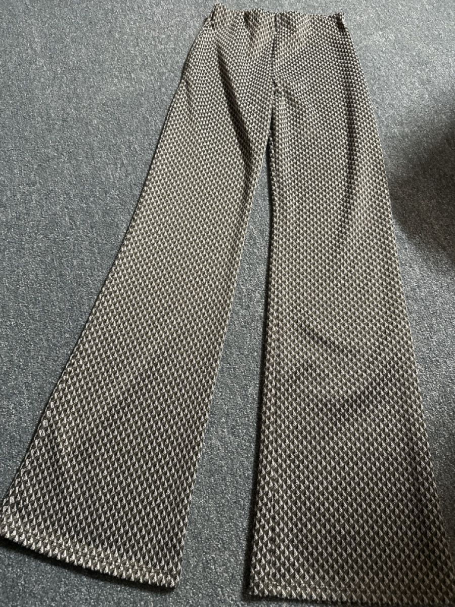 Lotti di vestiti: Hose Pull&Bear gemustert Gr S und Schal grün Set – Usato da Baltschieder venduto da YmroBe