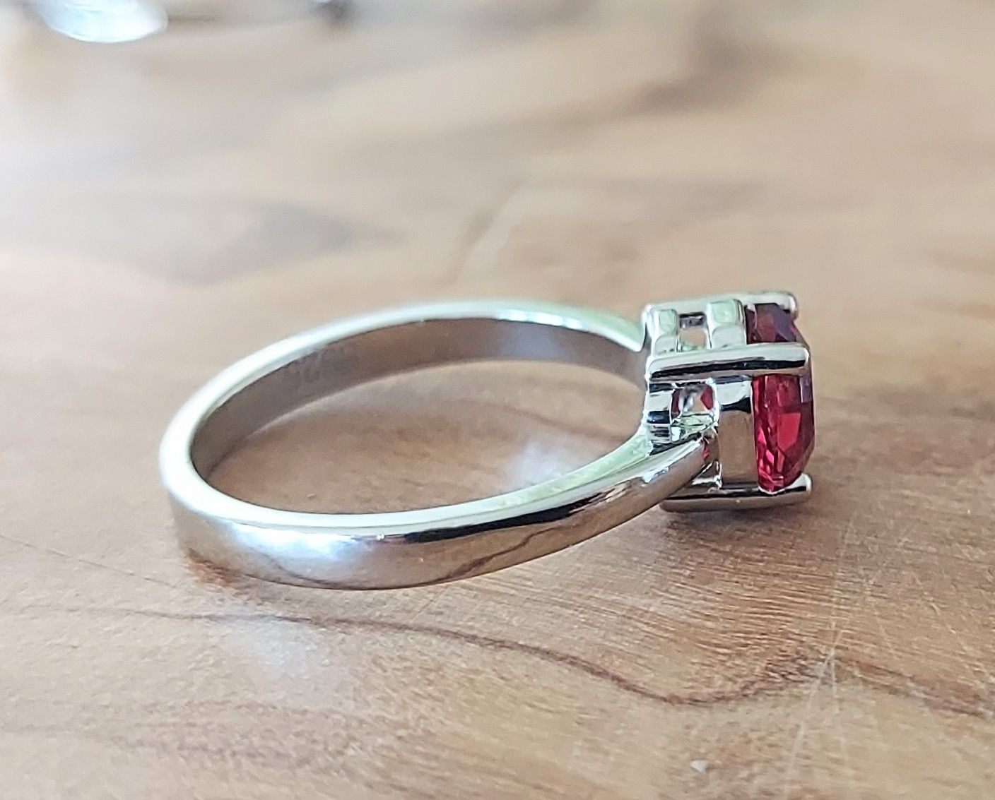 Ringe: Silberring Gr. 56 mit rotem Zirkonia, Neu – Neu (gemäss Beschreibung) aus Ettenhausen TG von CH2300 3