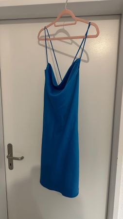 Neues Cocktailkleid in Königsblau