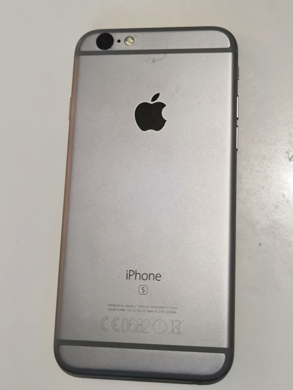 Apple Portables: iPhone 6S blocked Apple  – D'occasion à Riaz par vanucaptures 1