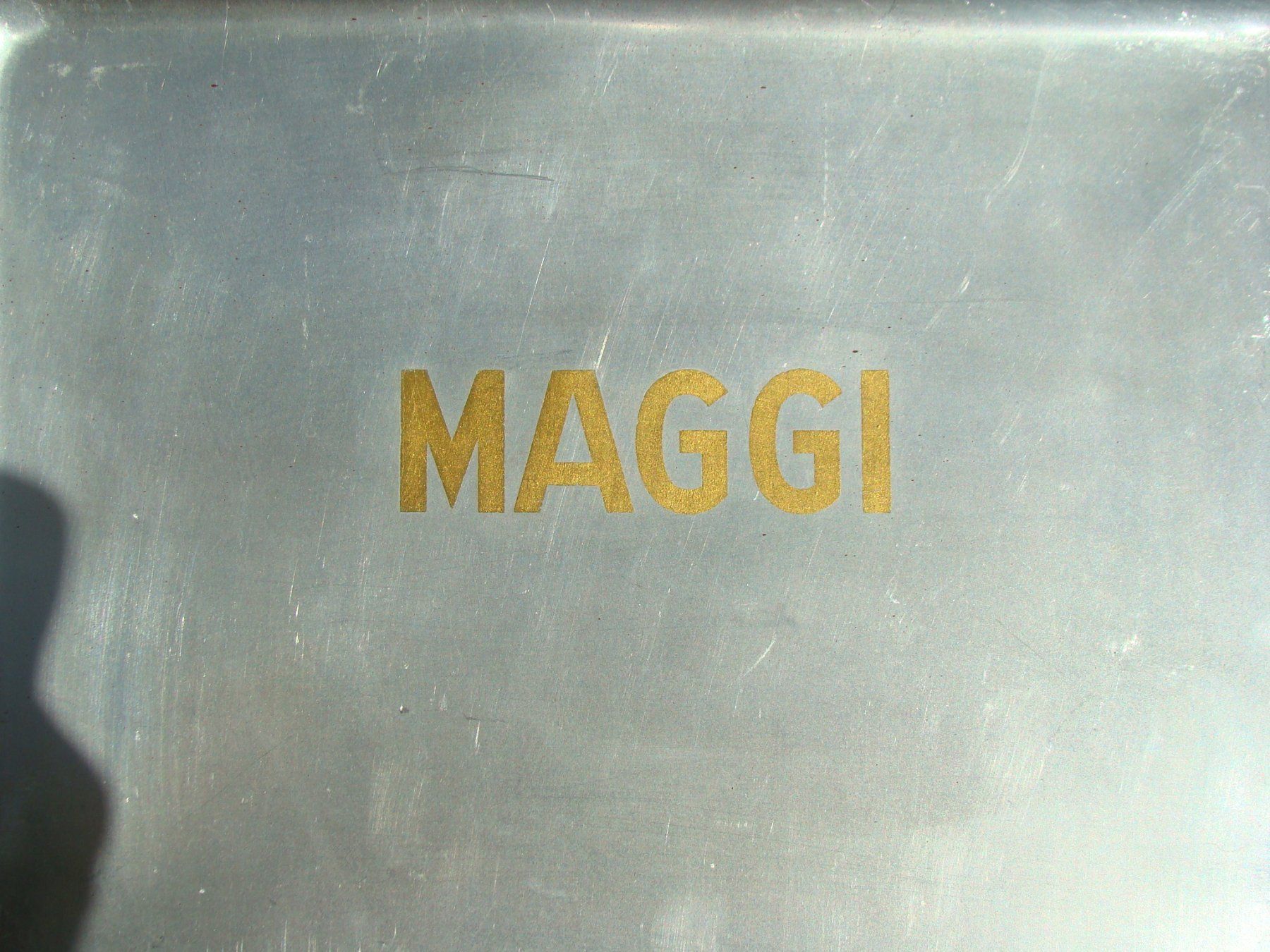 Tutte le decorazioni: alte wunderschöne  MAGGI Blechdose in Form eines mini Koffer – Usato da Walzenhausen venduto da Vanquish711 7