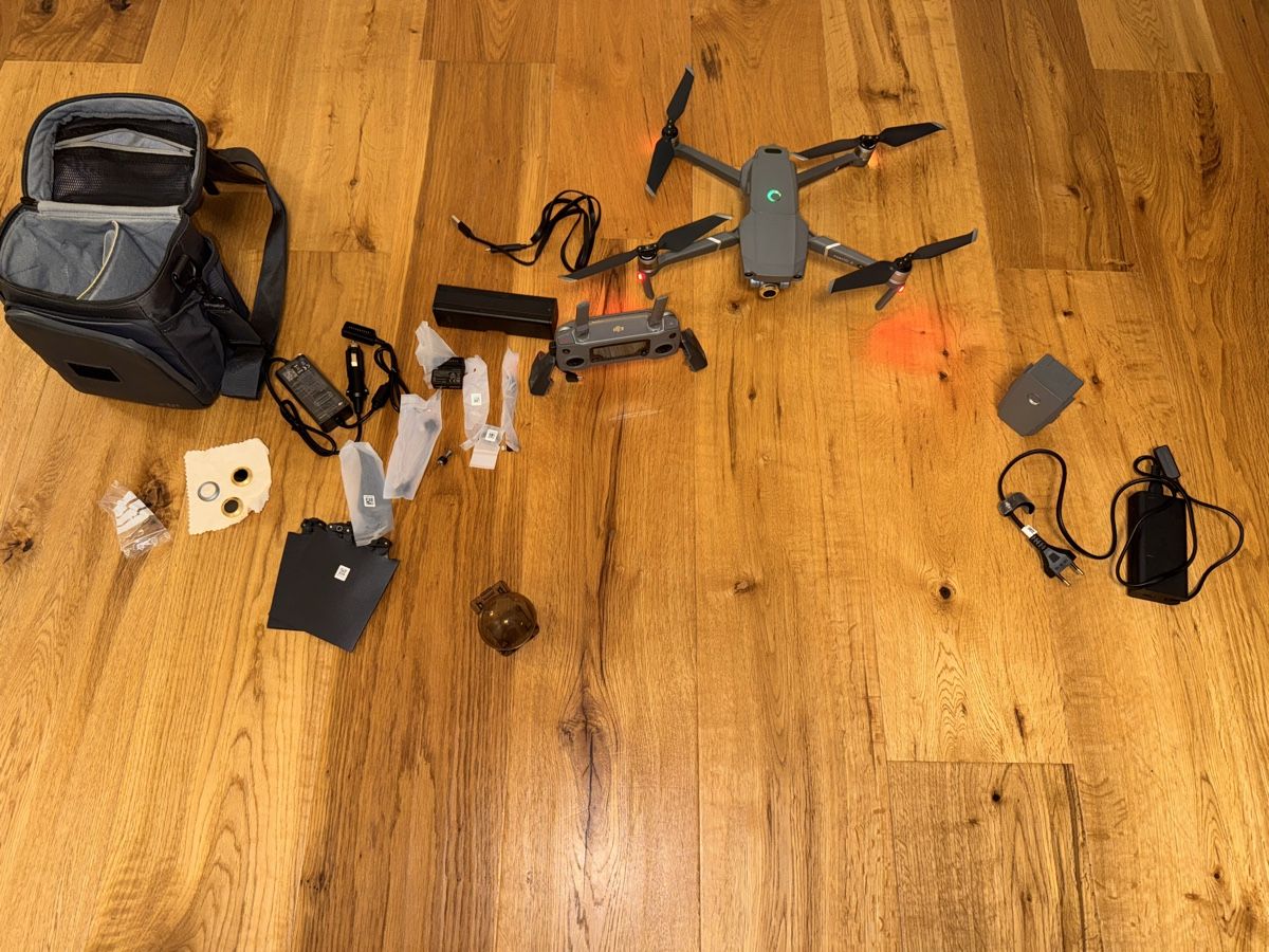 DJI Modellismo RC: Dji Mavic 2 Zoom mit Zubehör – Usato da Laupen BE venduto da WinterSnow 1