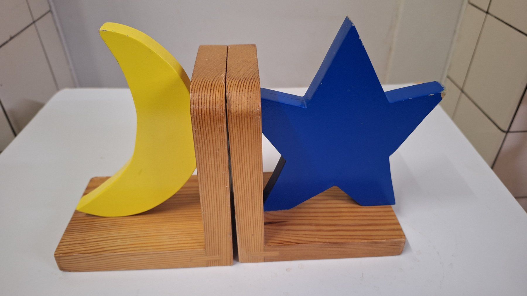 Sonstige Dekorationen & Accessoires: Holz Buchstützen  "Mond und Stern " – Gebraucht aus Arlesheim von shopradl