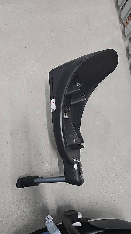 Cybex Seggiolini per auto: Cybex Atom M Babyschale + Isofix + Adapters – Usato da Adliswil venduto da fil_gw7s 4