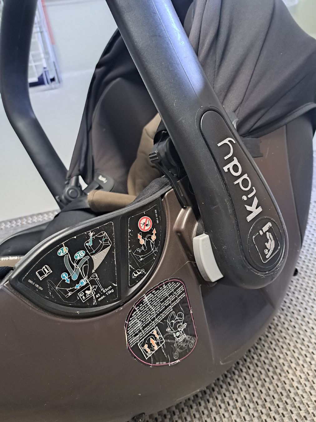 Kiddy Seggiolini per auto: Kiddy Babyschale/Kindersitz mit Isofix-Station – Usato da Burgdorf venduto da Ninu88 3