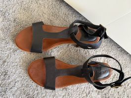 KICKERS Sandales noires cuir t-bar talon bloc taille 40