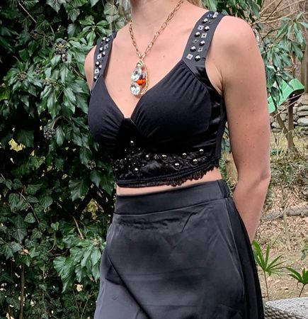 Glamour Top nero borchiato tgM/L-Stile unico per autunno