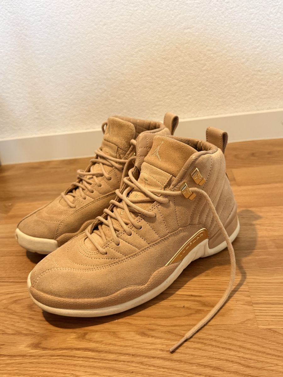 Jordan Scarpe da uomo: Jordan Air 12 Retro beige suede – Nuovo (secondo la descrizione) da Carrouge VD venduto da man_7hwm