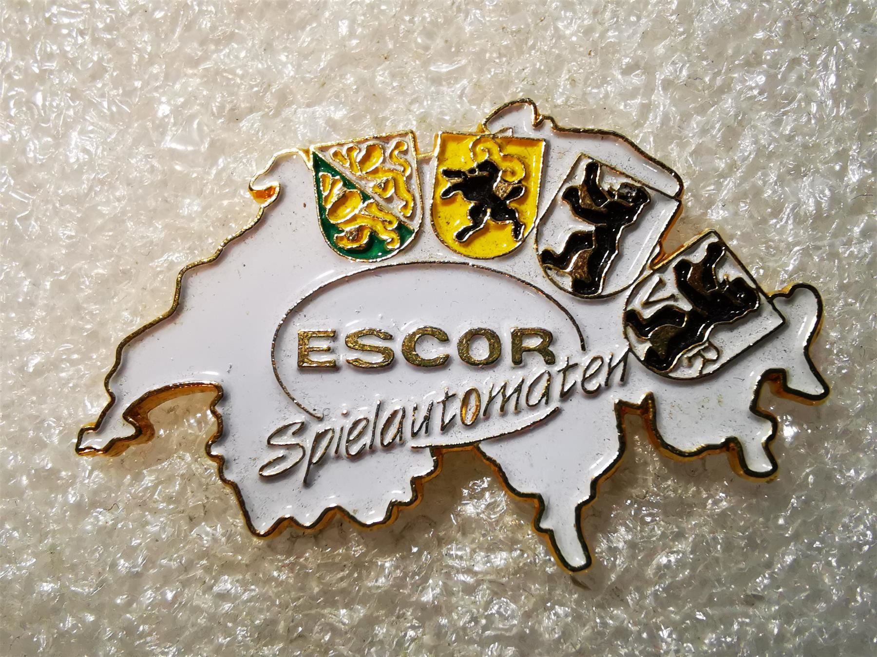 Placchette & Badge: Ansteckpin 43: Escor Spielautomaten – Usato da Oppligen venduto da Pin-Fall-Shop