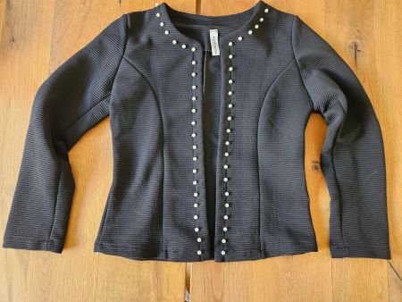Schwarze Jacke mit Perlen