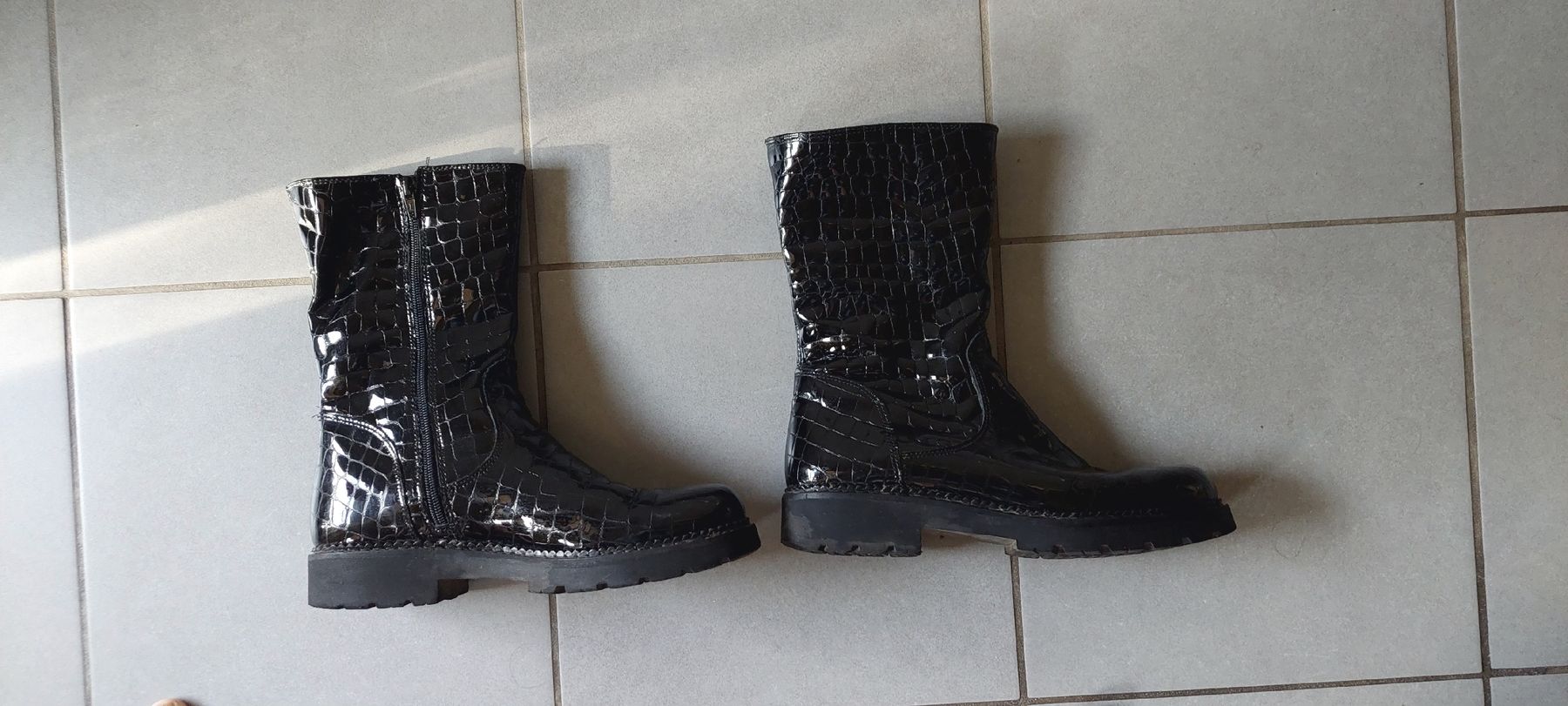 Chaussures femmes: Bottines noires vernies hiver – D'occasion à Plan-Les-Ouates par Lolothebest 5