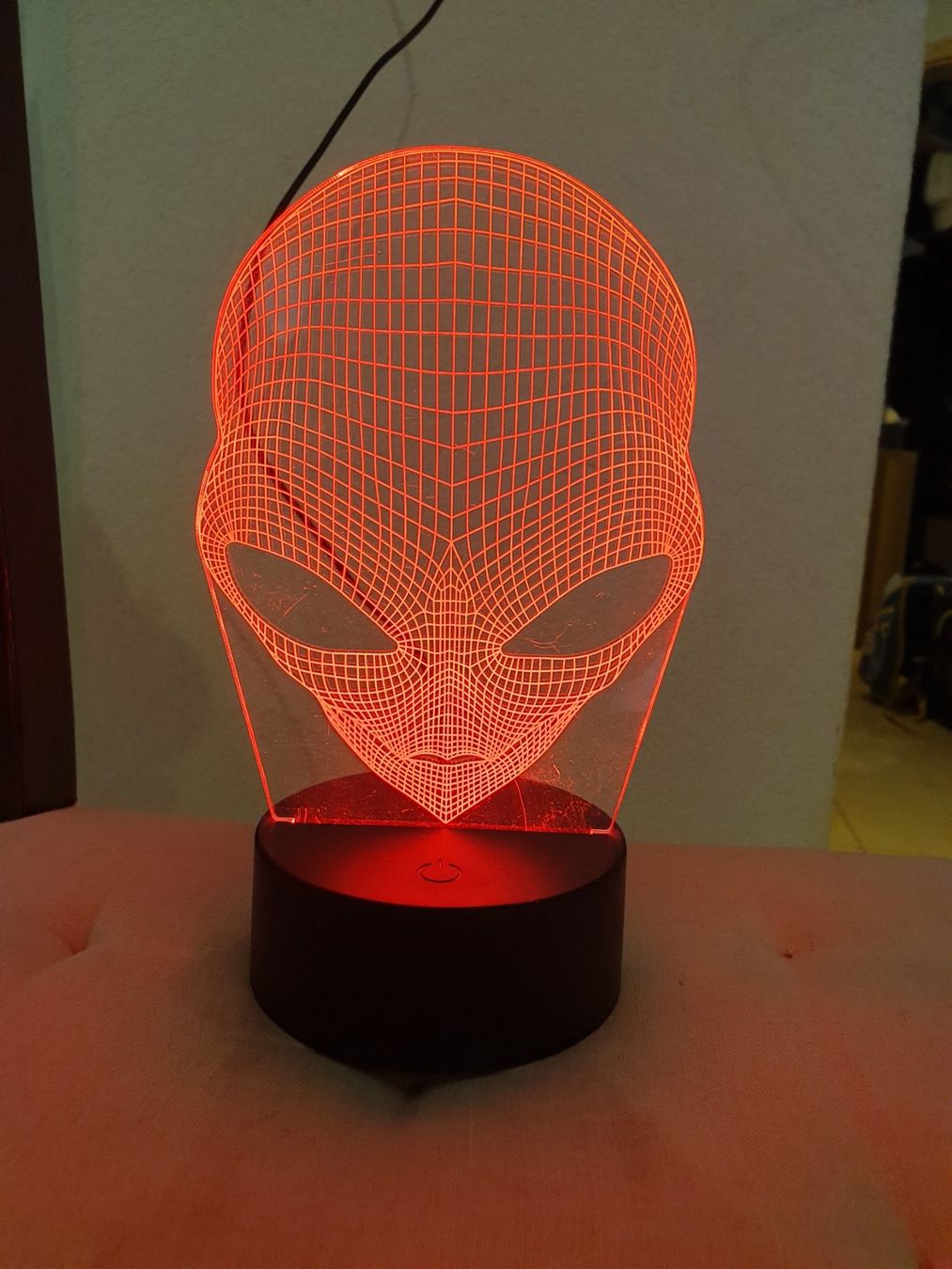 Lampen: Tête d'alien illuminé LED – Gebraucht aus Courtelary von  3