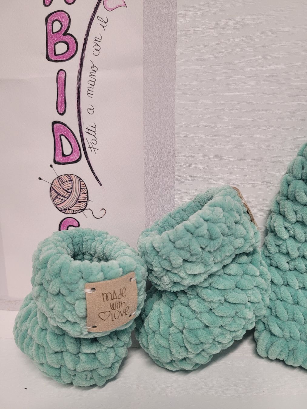 Berretti & Sciarpe: cappellino con scarpine per bebè  – Nuovo (secondo la descrizione) da Giubiasco venduto da imo_bj9w 2
