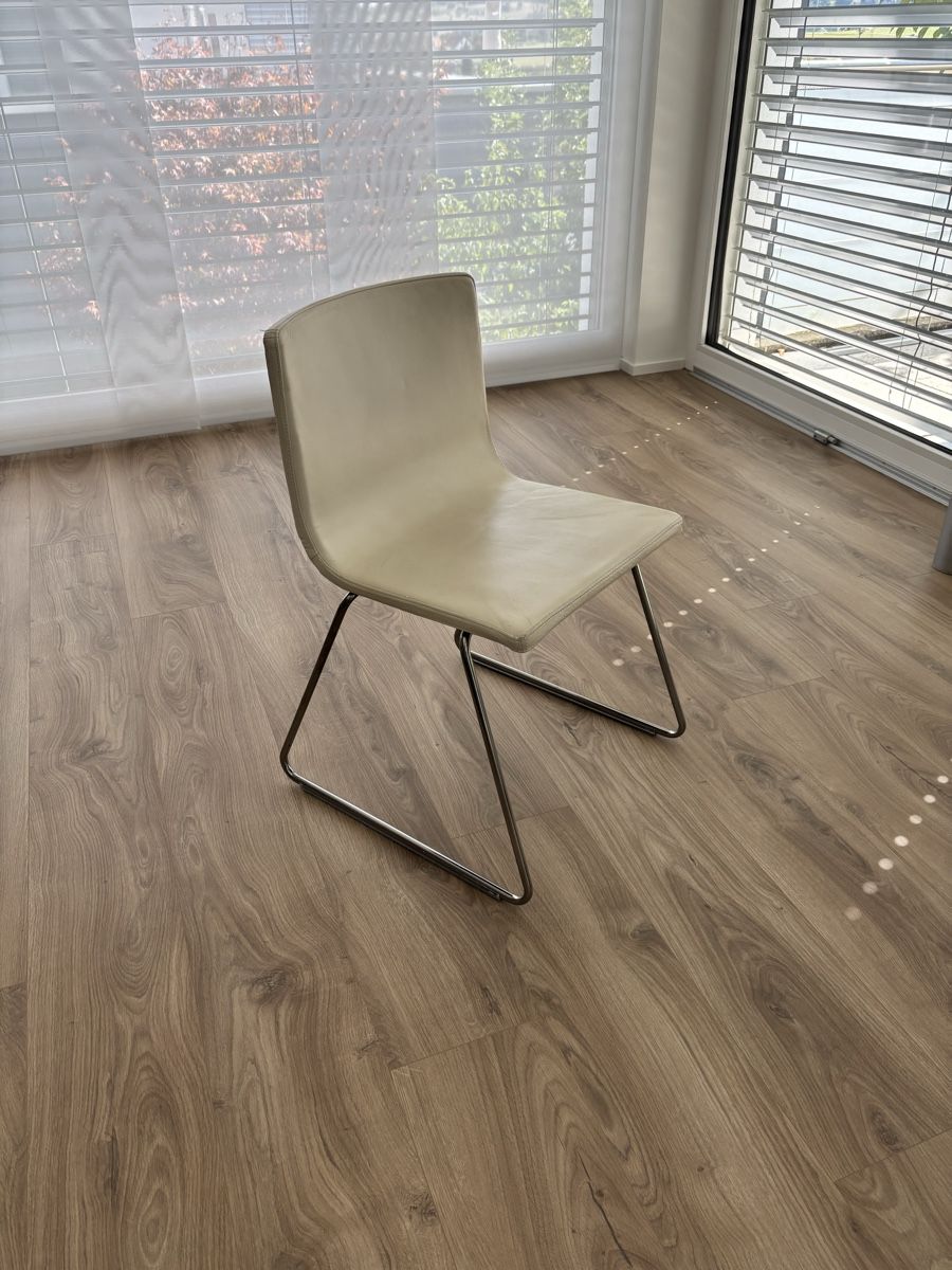 Ikea Sedie: 6 IKEA BERNHARD Lederstühle weiss/chrom – Usato da Freienwil venduto da stezis 1