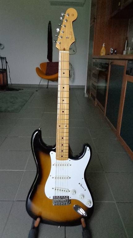 Fender Strumenti musicali: Fender Stratocaster ST57 two tone sunburst - 2014 – Usato da Pianezzo venduto da JapanGuitars