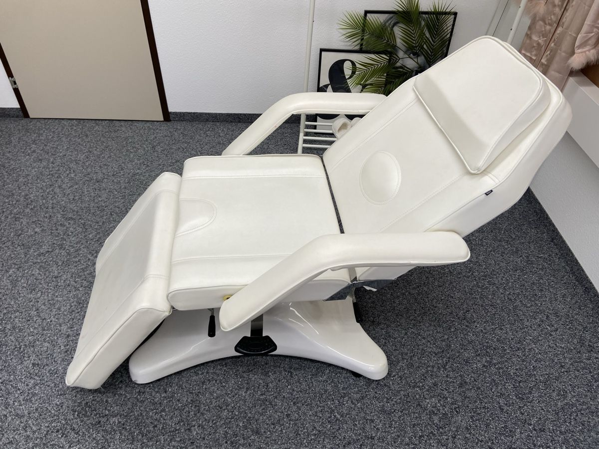 Lettini & sedie per cosmetici: Make Up / Massage- Sessel/ liege – Usato da Jonschwil venduto da Lambo5000