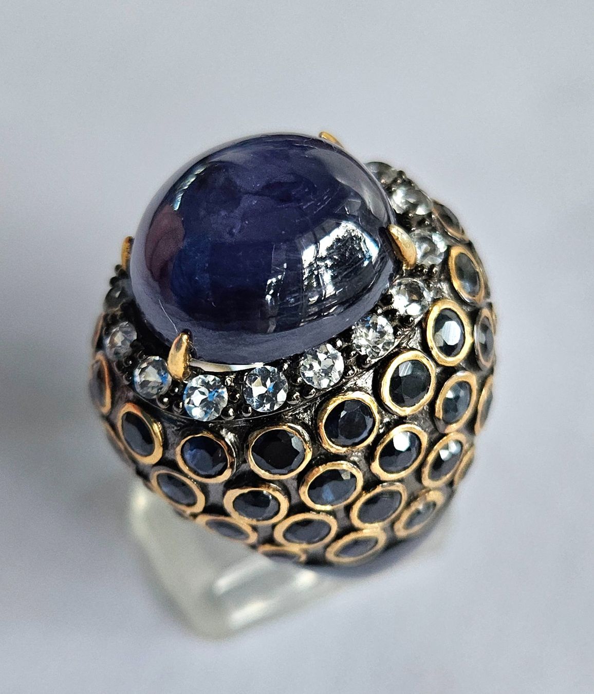 Anelli: Edler Ring mit grossem blauem Sternsafir – Nuovo (secondo la descrizione) da Zürich venduto da Bieter04 9