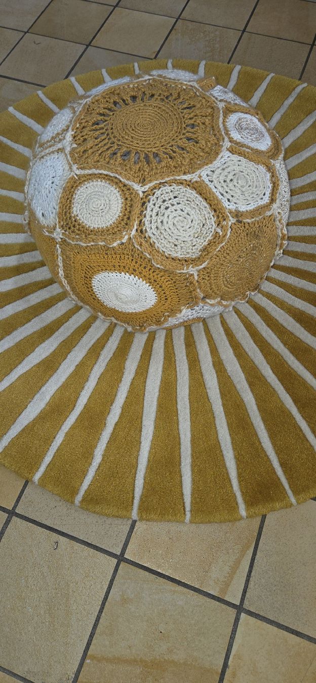 Poltrone: Häkelball Pouf Dekoration Handarbeit Patchwork Optik neu – Nuovo (secondo la descrizione) da Busswil BE venduto da Angy1974 4