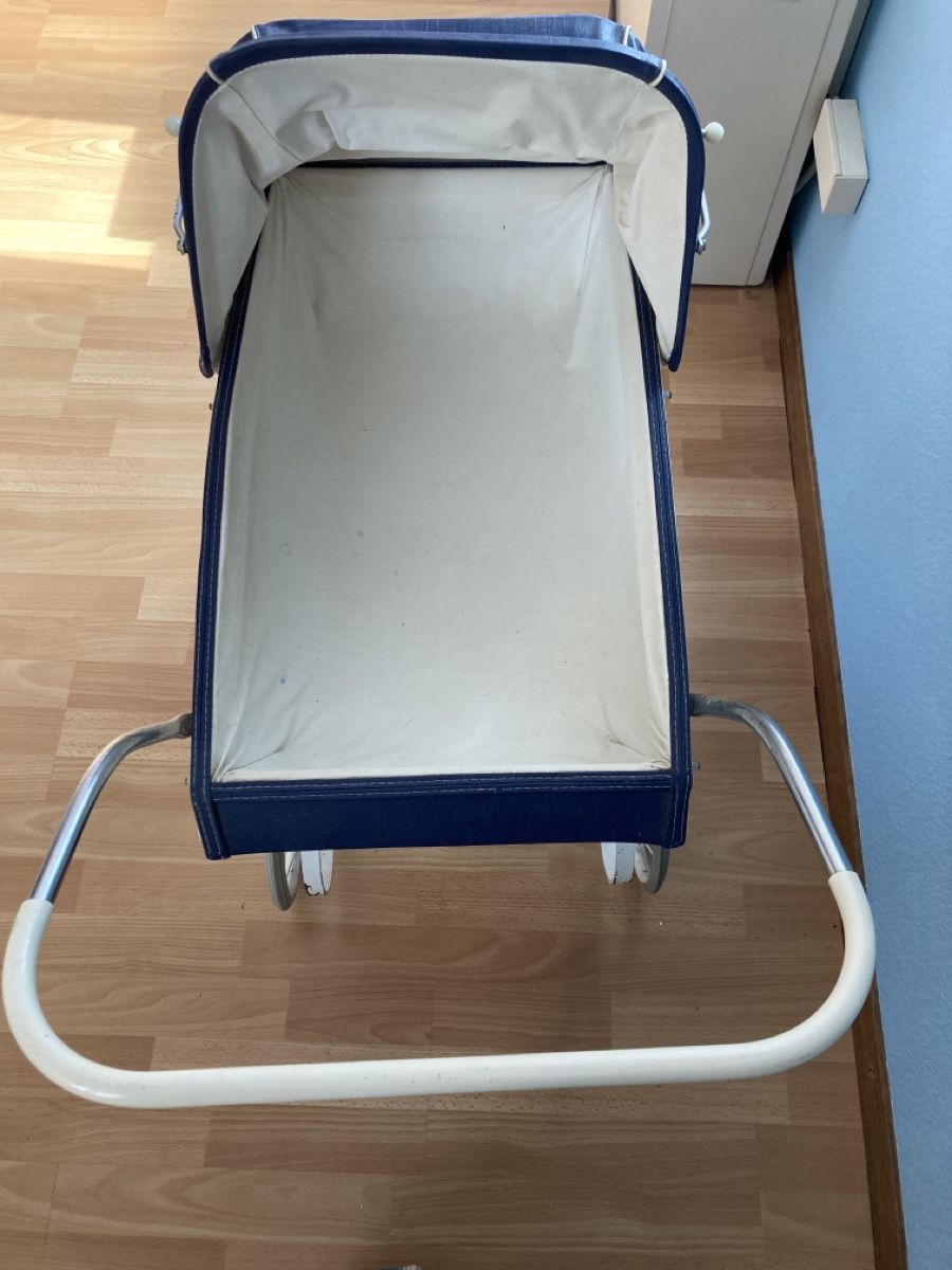 Poussette: Kinderwagen,Antik, Metall – D'occasion à Morschach par leonie87 1