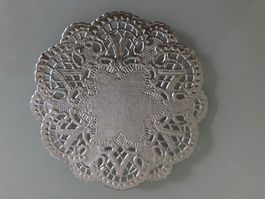 Rosetten Papieruntersetzer silber