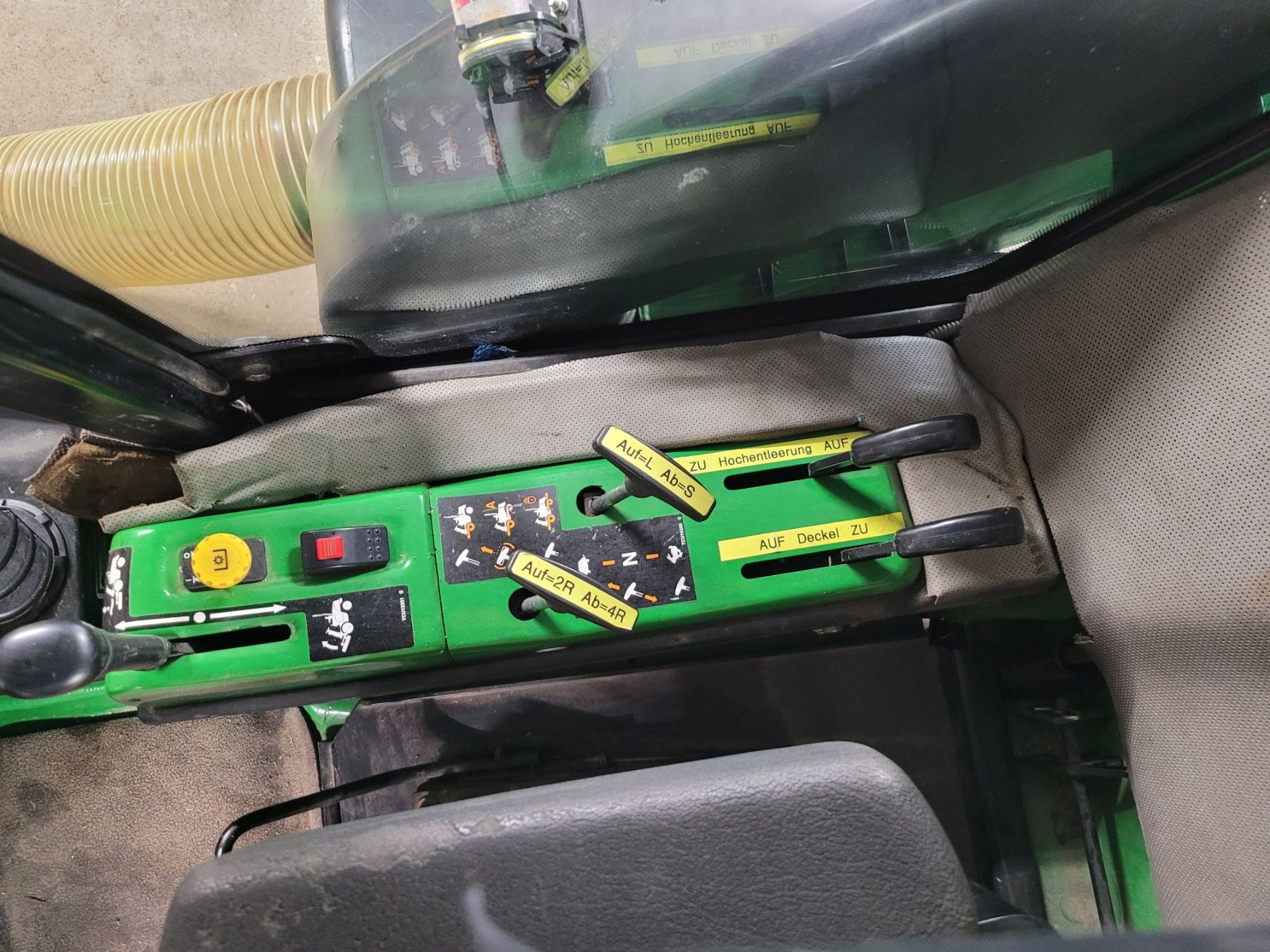John Deere Tagliaerba: Aufsitzrasenmäher John deere 1565 4WD – Usato da Buttisholz venduto da Galaxi27 5