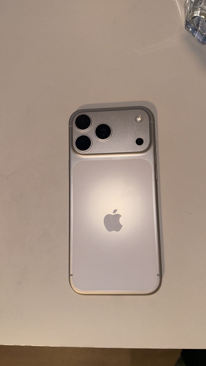 Apple Telefoni cellulari / Smartphones: iPhone 17 Pro Max Silber 2 TB – Usato da Bassersdorf venduto da asaplinga