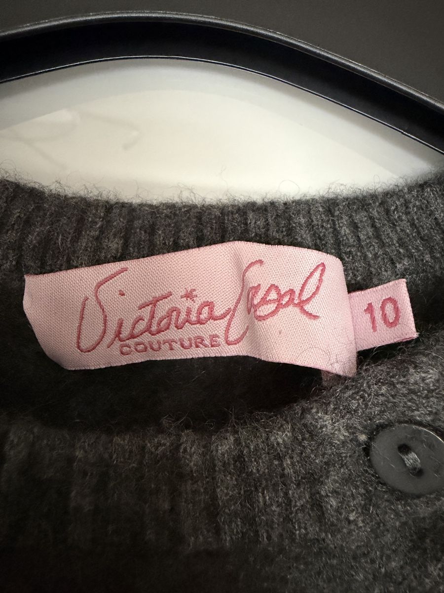 Maglioni & Felpe: 100% Kaschmirpullover von Hello Kitty Victoria Casal Couture – Usato da Grenchen venduto da servet.t 2