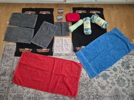 Diverse Frottiertücher u. 3 neue Bade-/Strandtücher