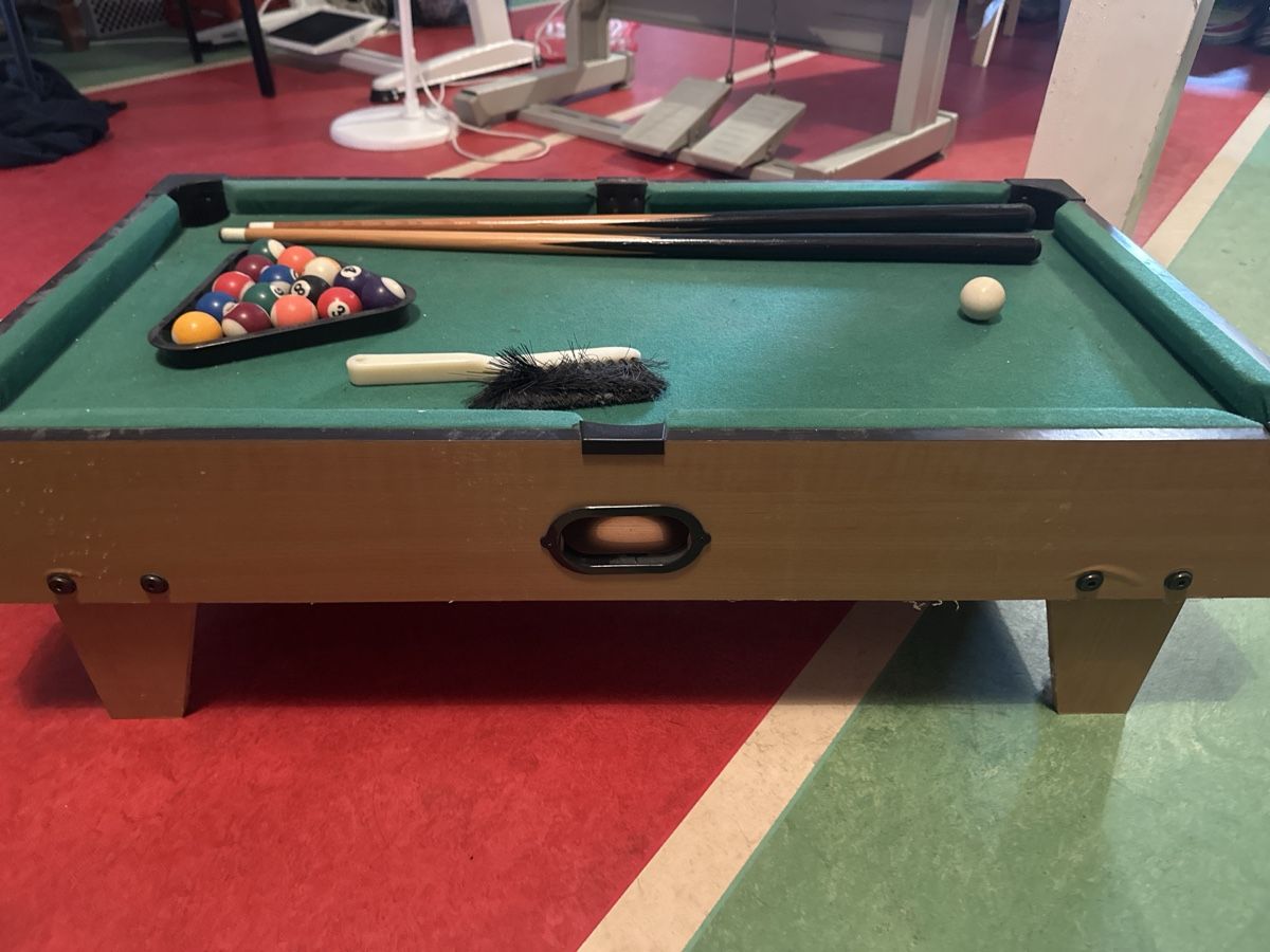 Giocattoli: Miniature Pool Table with Cues and Balls - Fun Game! – Usato da Kerzers venduto da ramonnotz 1