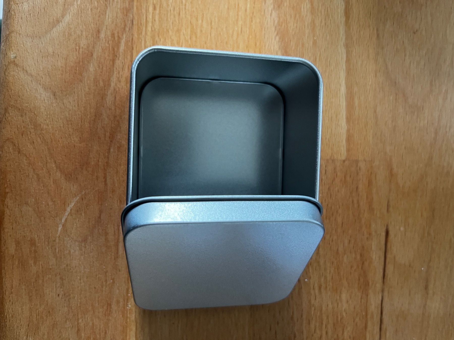 Contenitori & Simili: Quadratische Metalldosen mit Deckel – Usato da Lyss venduto da Nadineholzer 1