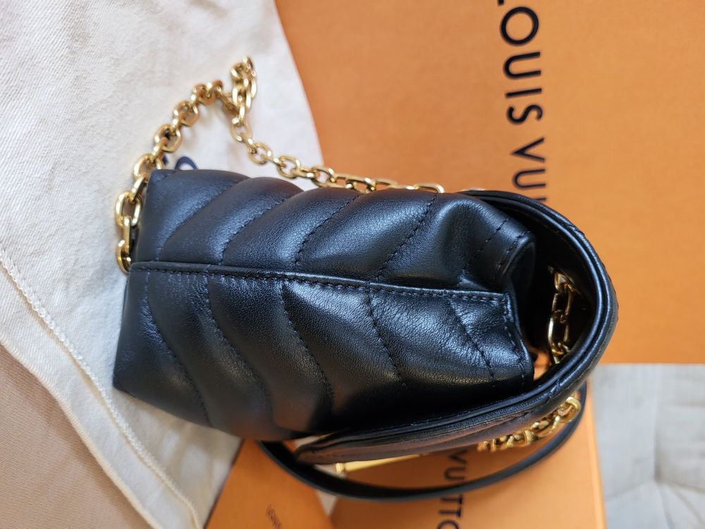 Louis Vuitton NEW WAVE CHAIN POCHETTE-M63929