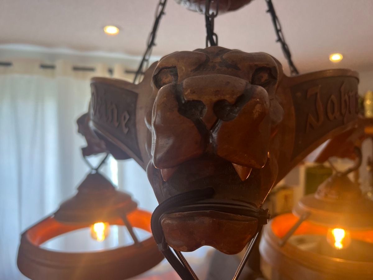 Lampade: Grosse Lampe mit Löwenköpfen, Holz,  Massiv – Usato da Mellingen venduto da Oelquelle 2