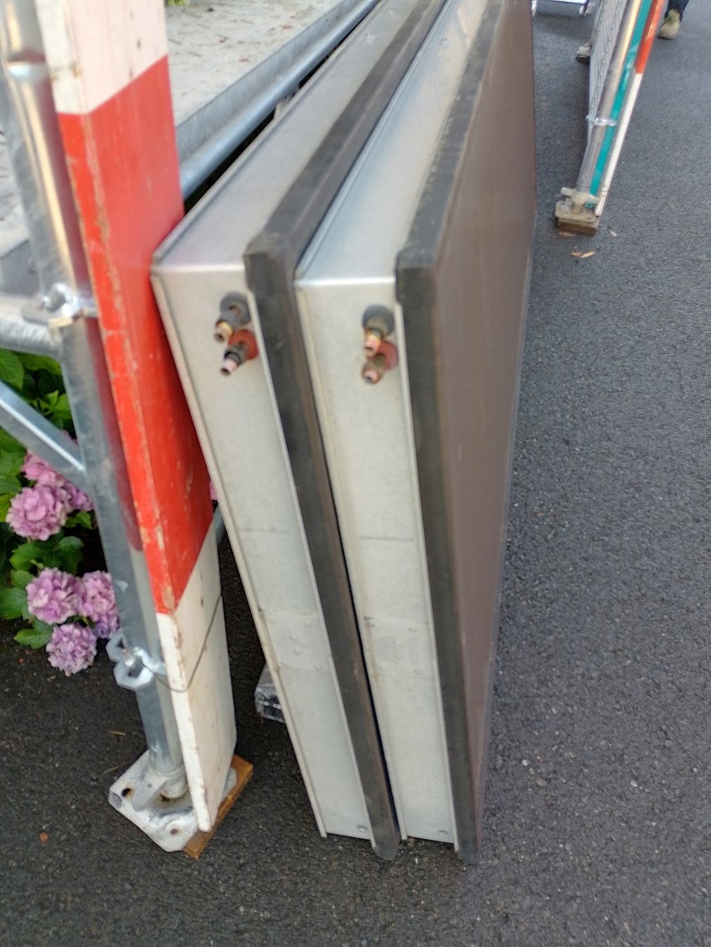 Solargeräte und Solarprodukte:  2 panneaux solaires thermiques  – Gebraucht aus Vessy von Gabrielle019