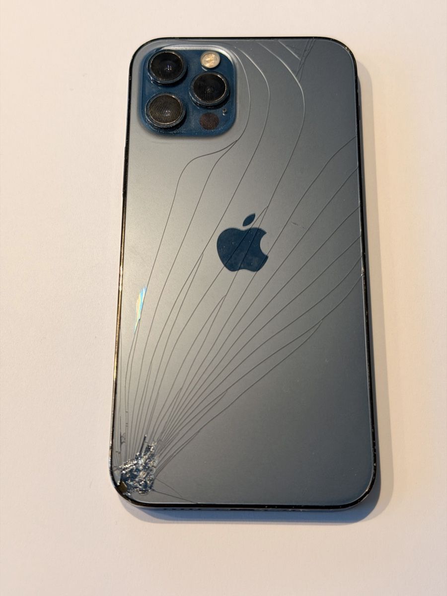 Apple Portables: iPhone 12 Pro 128GB – Défectueux à Einsiedeln par foe_9xrx 2
