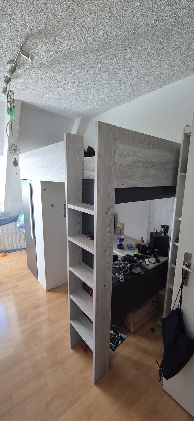 Lits: Hochbett mit Arbeitsplatz – D'occasion à Fehraltorf par ChrisLEGOLover