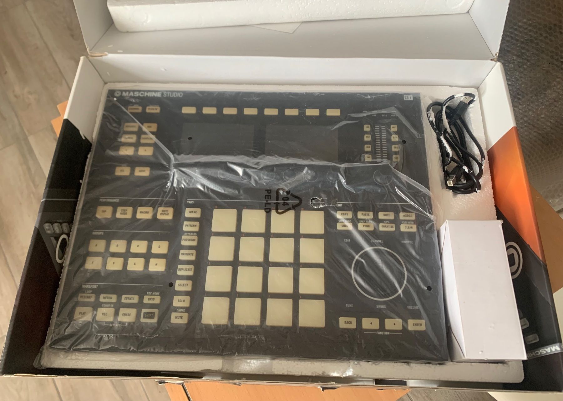 Native Instruments Strumenti musicali: Native Instruments MASCHINE STUDIO + KOMPLETE 9 ULTIMATE Ful – Usato da Forel (Lavaux) venduto da Mello05 1