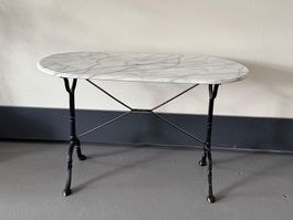 Ovaler Marmortisch mit Eisengestell gebraucht
