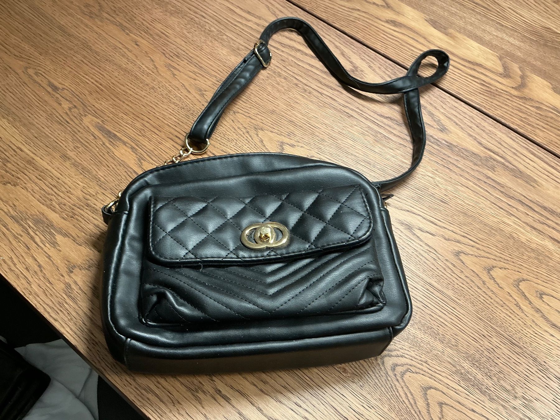 Sacs femmes: Schwarzi Handtasche – D'occasion à Würenlos par Chicca2004