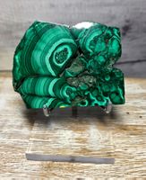 Malachit Scheibe auf Acrylstand 148g
