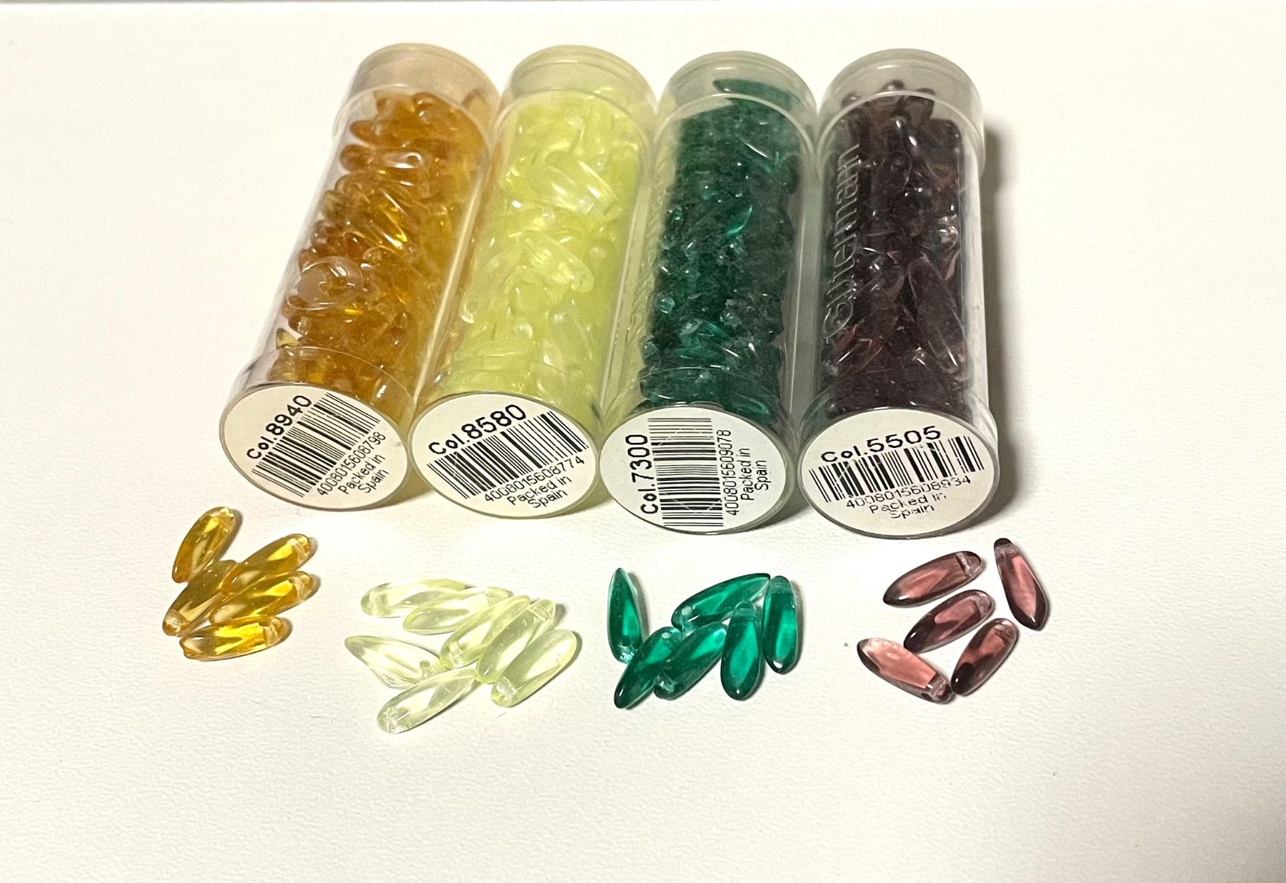 Perle (finte): Gütermann Tropfenperlen, 3mm, 4 Röhrchen – Nuovo e nell'imballaggio originale da Schachen LU venduto da Perlentraum