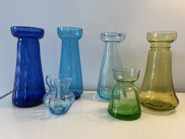 Lot de 6 vases en verre coloré de diverses tailles