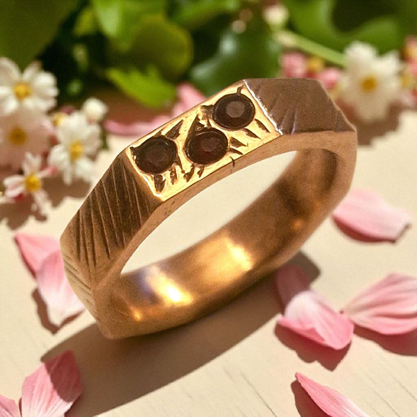 Anelli: Achteckiger Ring mit Granat, Grösse 51.7 – Nuovo e nell'imballaggio originale da Aarau venduto da Schmuckhoehle_MD 7